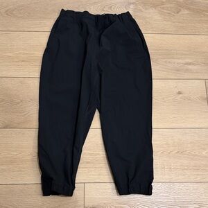Lululemon adapted state cropped jogger 23” inseam size 10 excellent condition